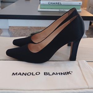 MANOLO BLAHNIK Black Satin Pumps
